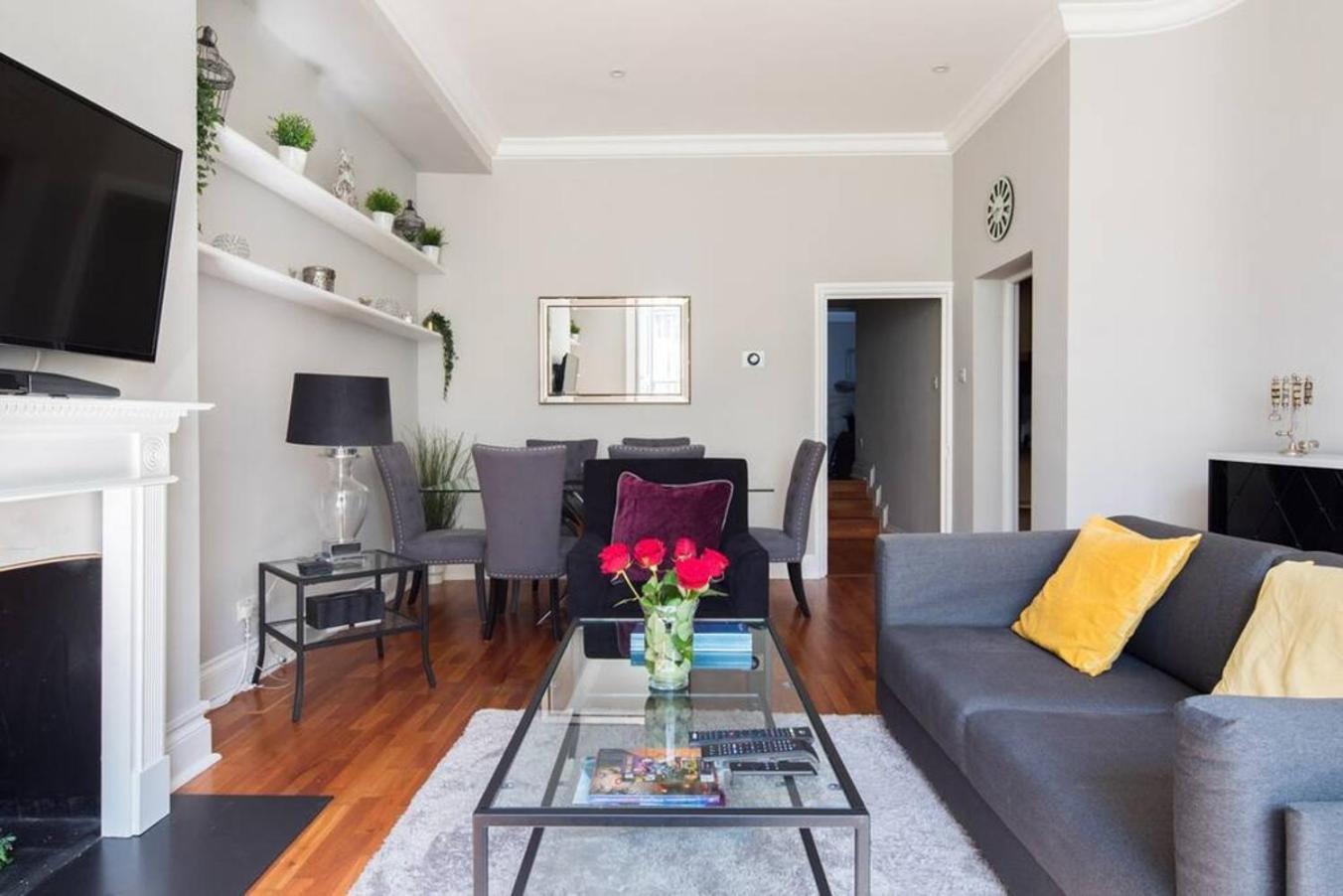 Steps From Hyde Park 2br 2bath Sleeps 6