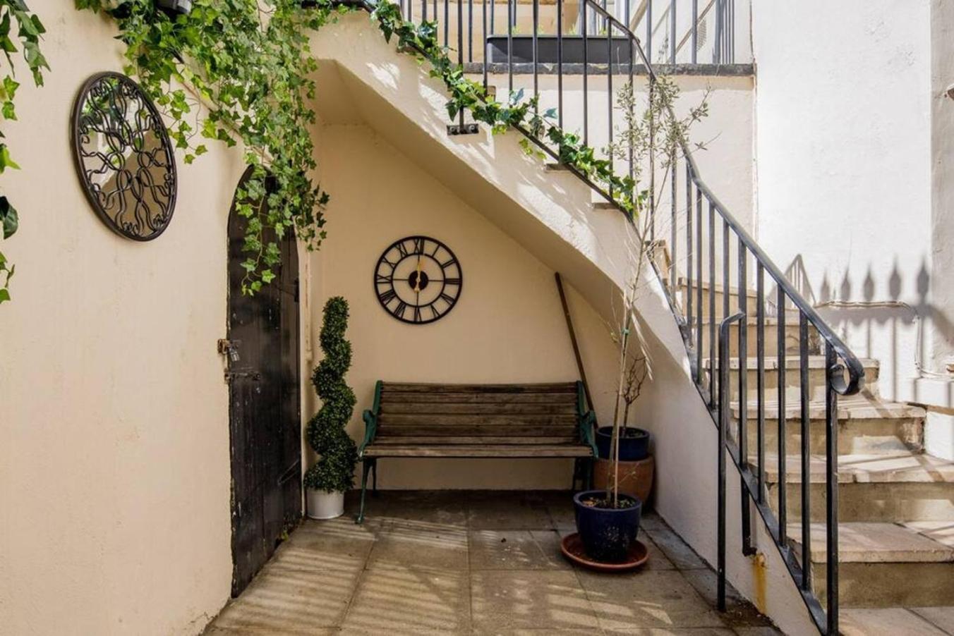Steps From Hyde Park 2br 2bath Sleeps 6 Apartment