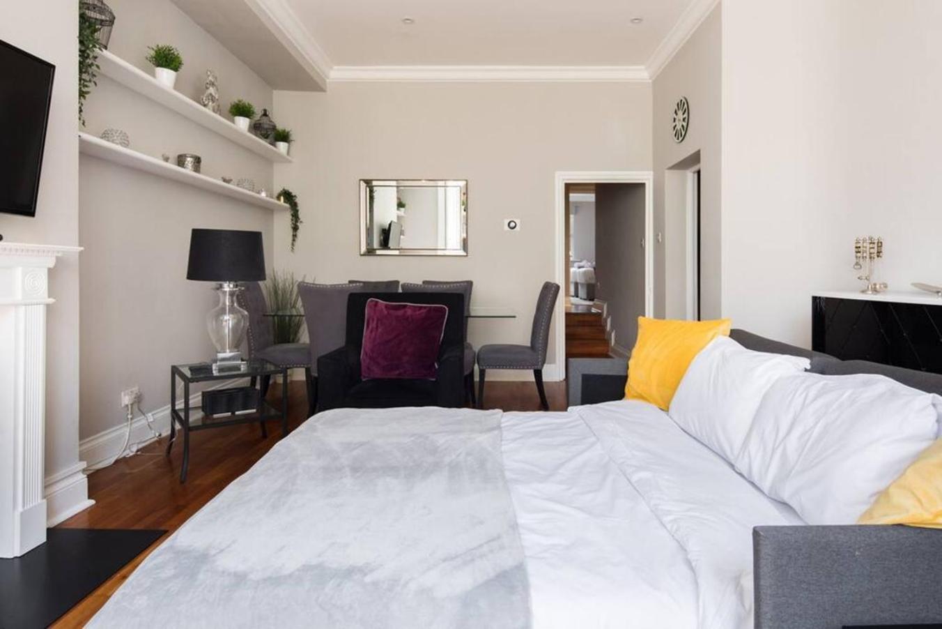 Apartment Steps From Hyde Park 2br 2bath Sleeps 6