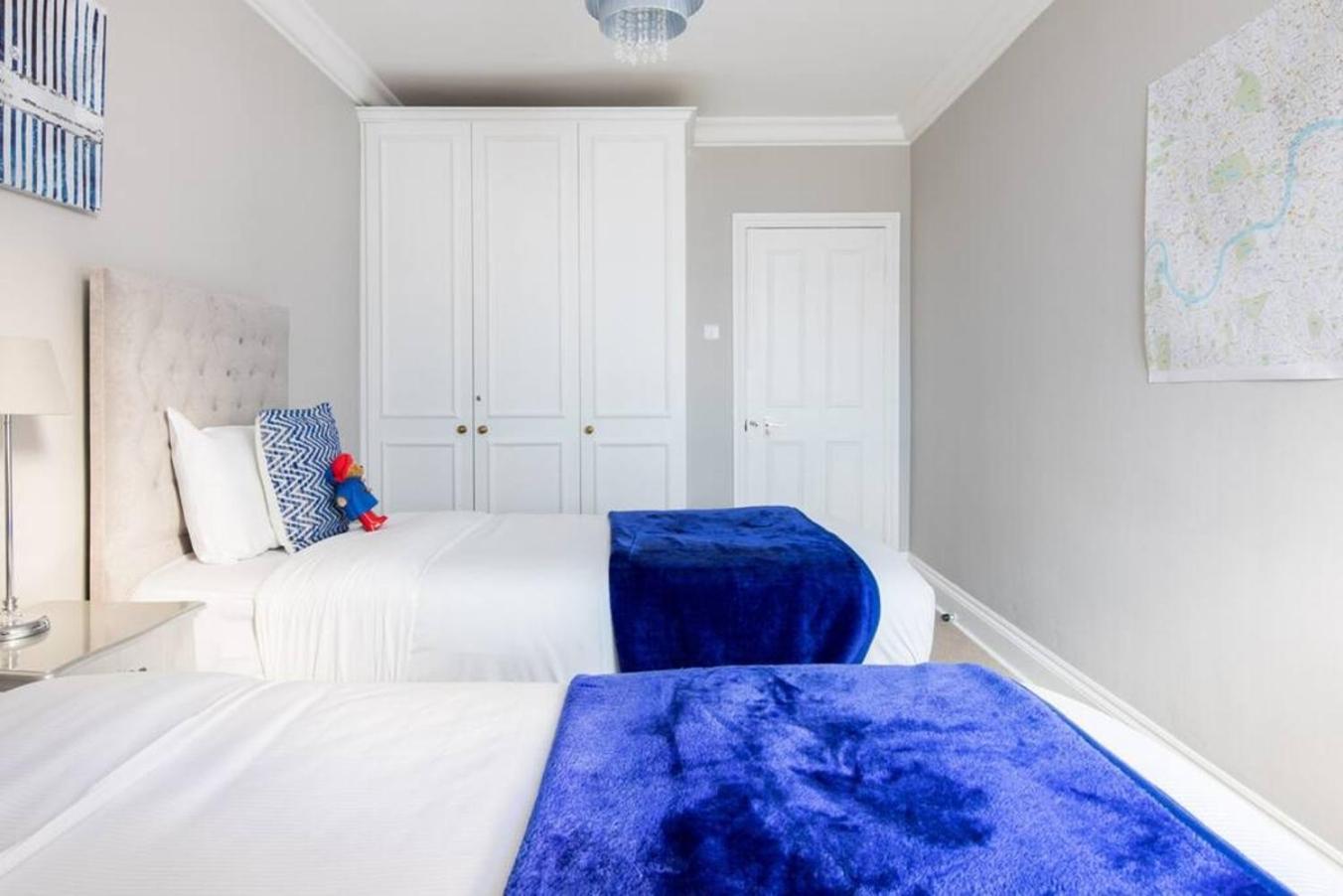 Apartment Steps From Hyde Park 2br 2bath Sleeps 6 *